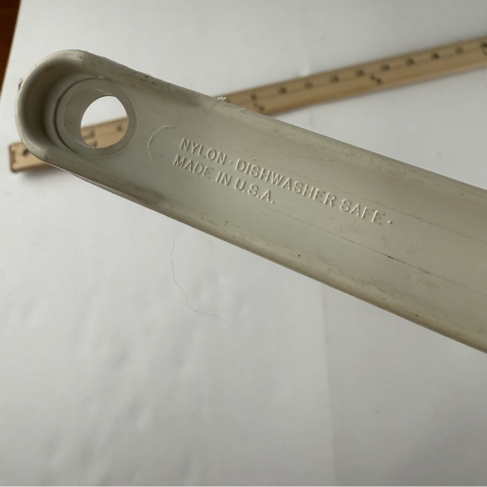 Vintage Beige Slotted Nylon Plastic Slotted Serving Spoon Kitchen Utensil - Picture 4 of 4